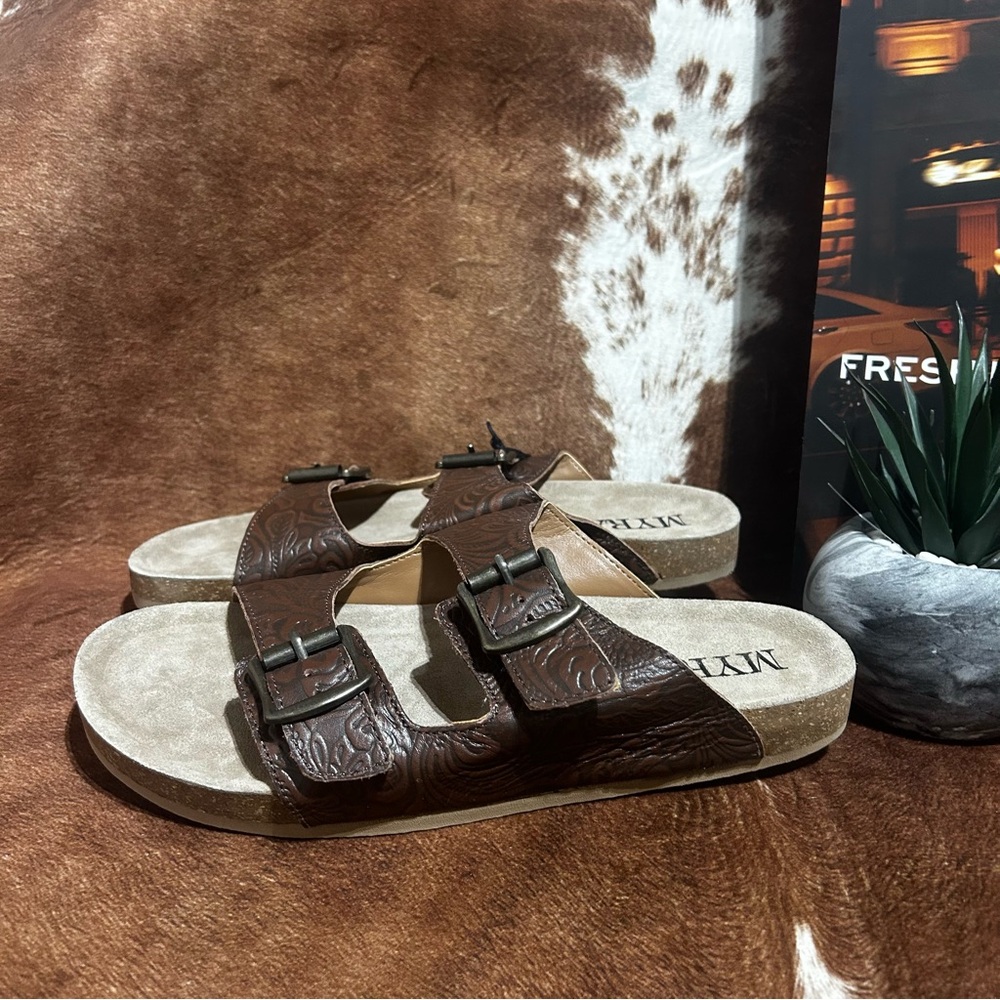 Cedarstone Embossed Sandals - Picture 5 of 5